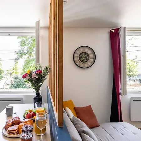 Le Rochegude Centre Apartment *
