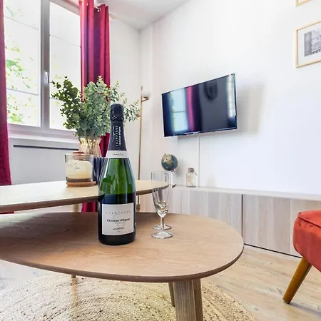 Le Rochegude Centre Apartment